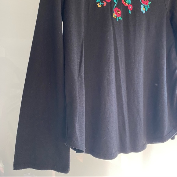 3/$15 🌿 Mock-neck embroidery top w/ bell sleeves - Picture 3 of 6